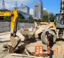 啊啊啊屁股翘高点视频高温下的坚守｜道路建设者用汗水铺就畅通路